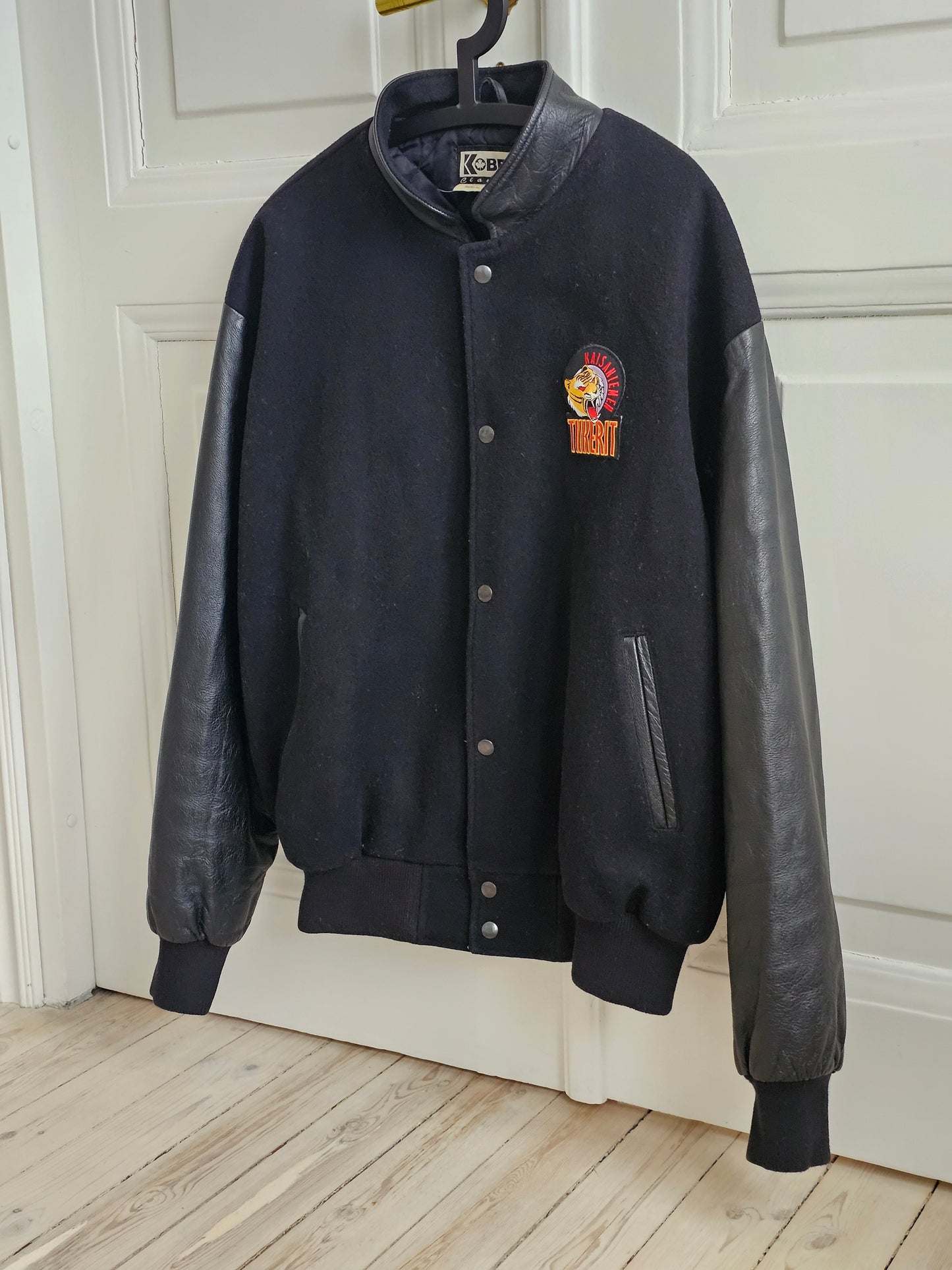 Kaisaniemen Tiikerit varsity takki