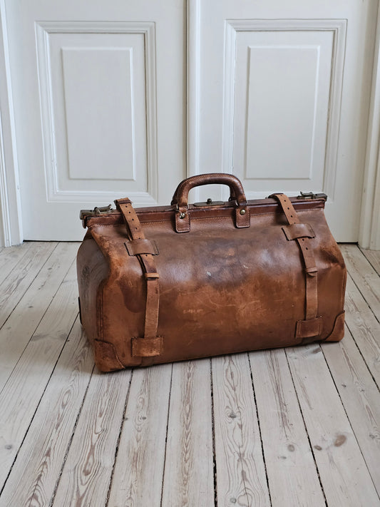 Antiikkinen nahkalaukku