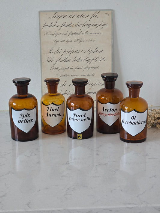 Vanhat lasiset antiikki apteekkipullot sisustukseen