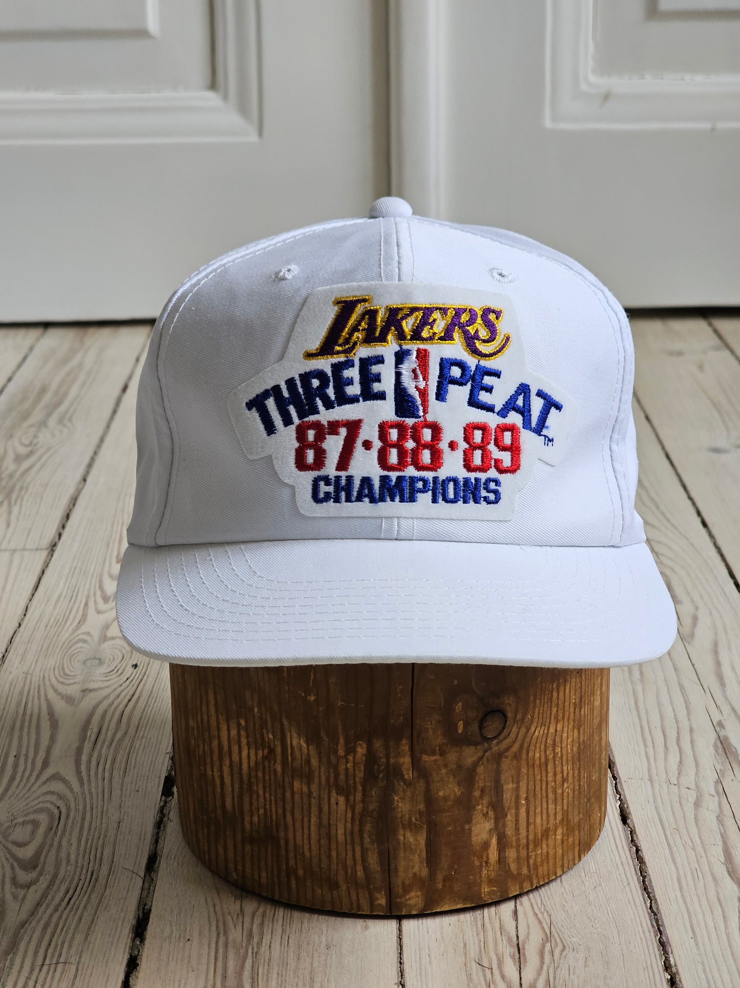 L.A Lakers Three Peat Champions vintage lippis