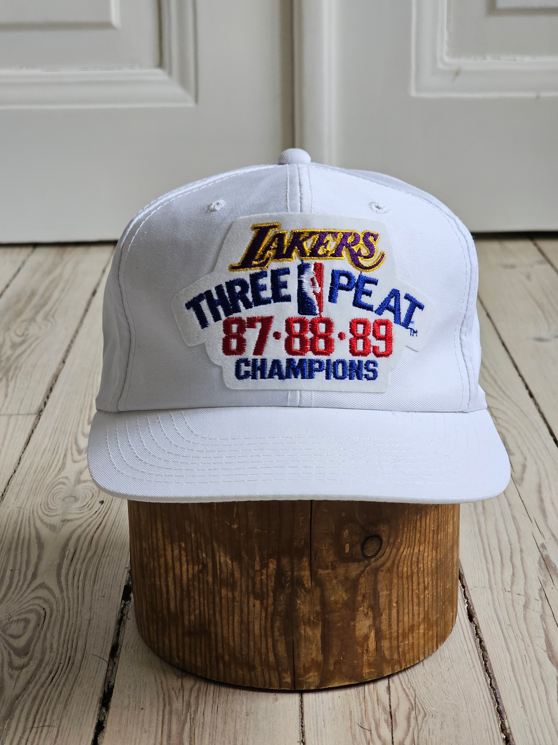 L.A Lakers Three Peat Champions vintage lippis