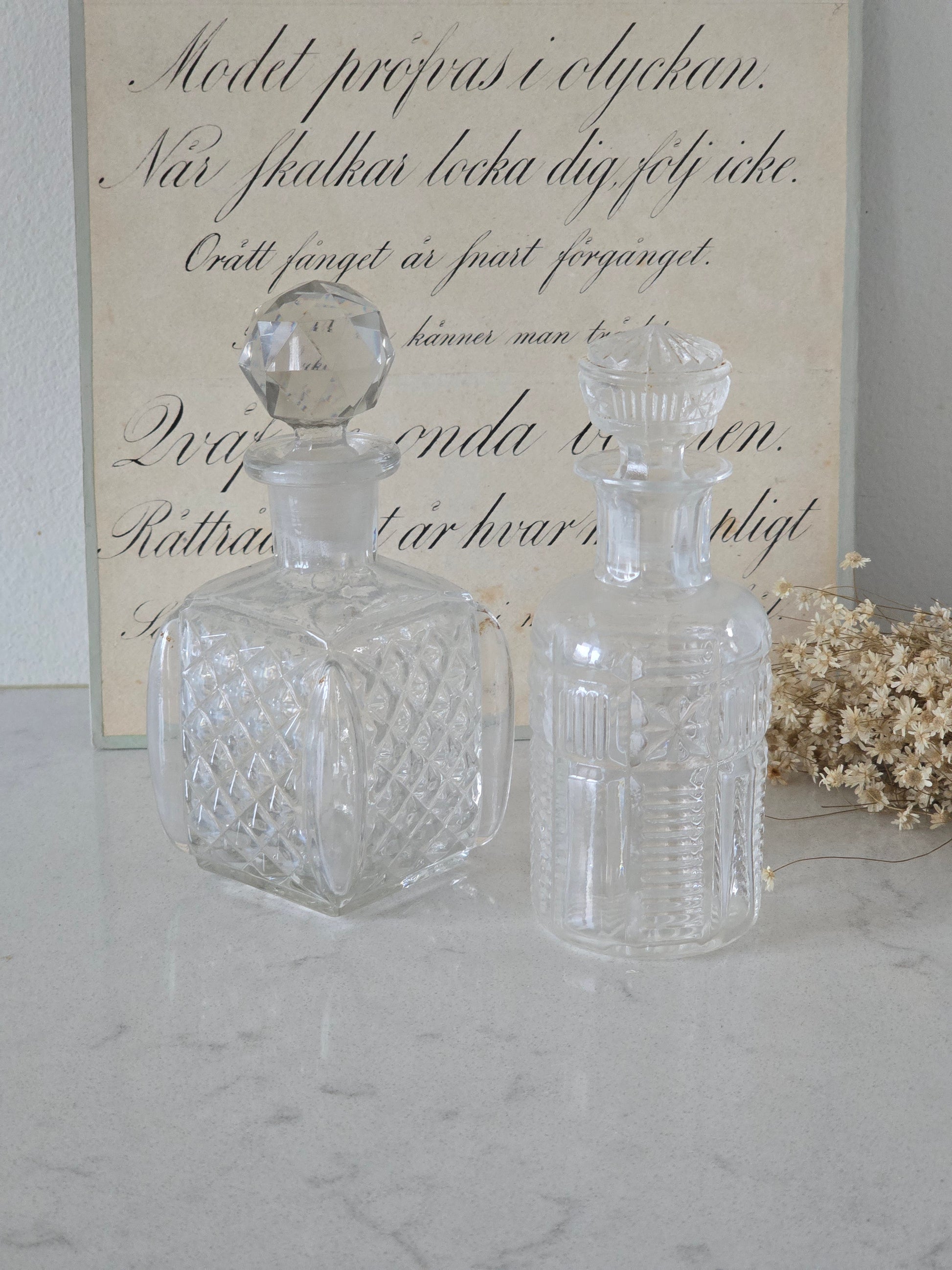 Setti vanhoja vintage lasipulloja