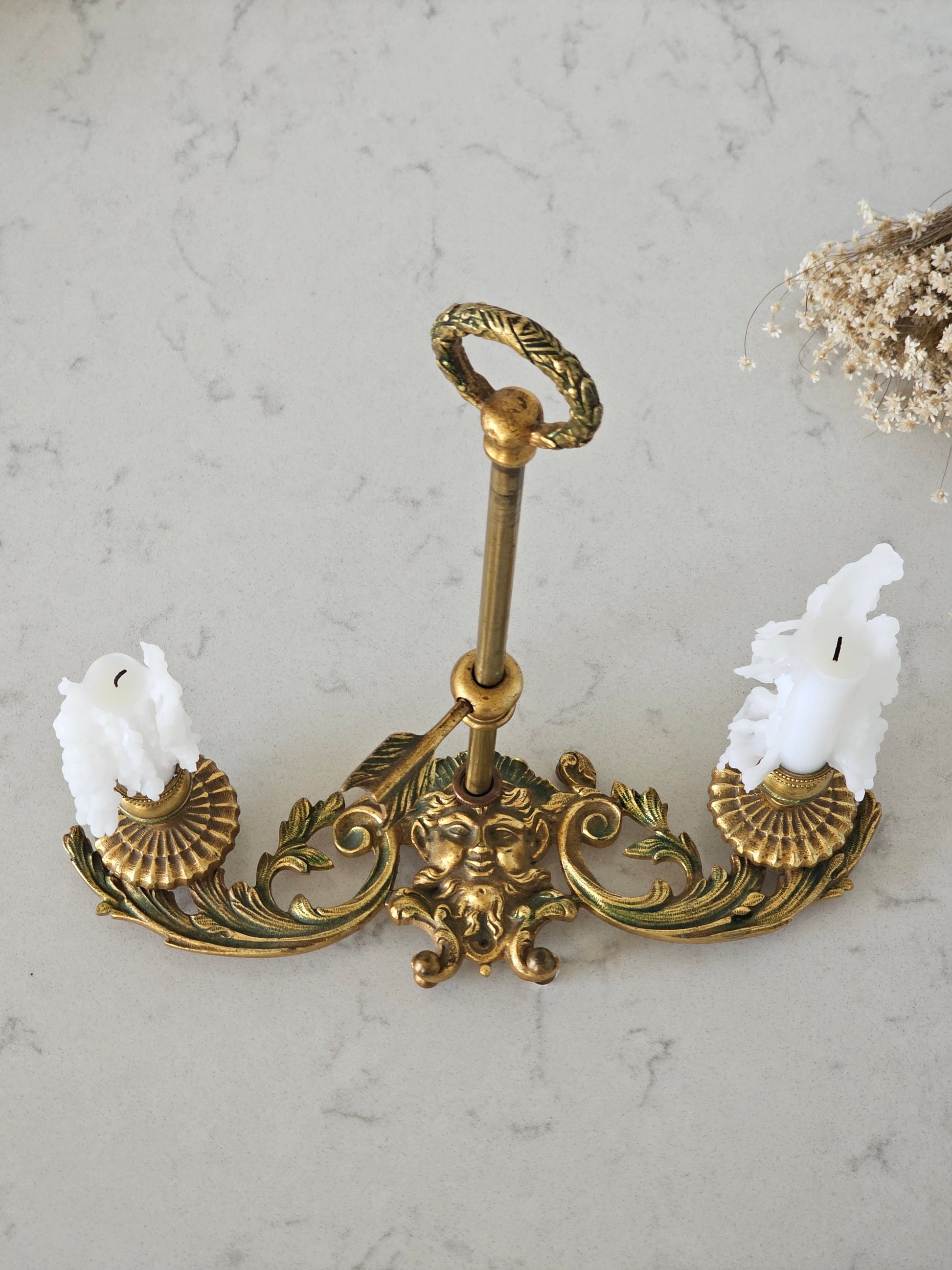 Vanha koristellinen vintage kynttelikkö 