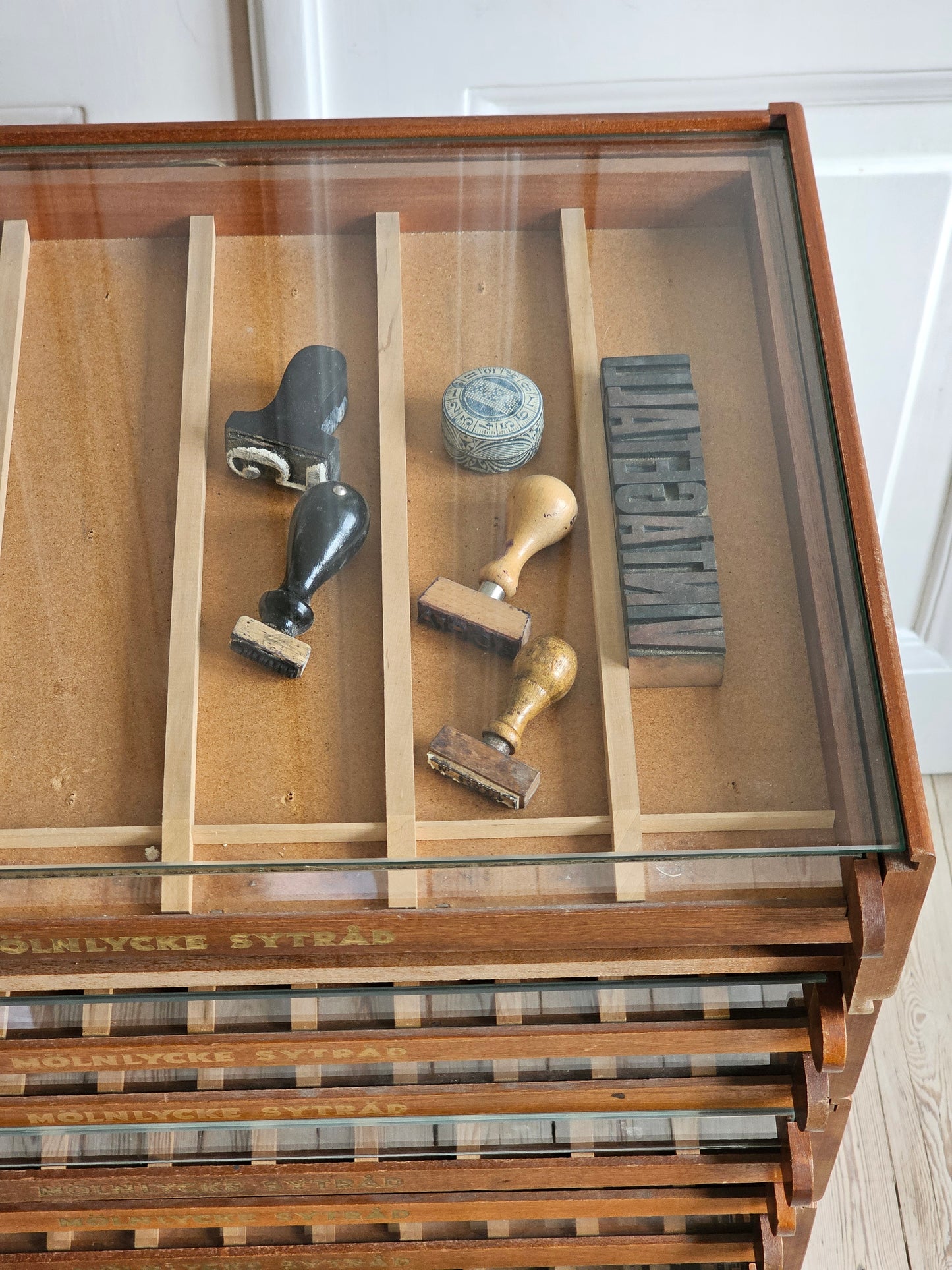 Vintage lankarullahylly Mölnlycke Sytråd, 1950-1960-luku