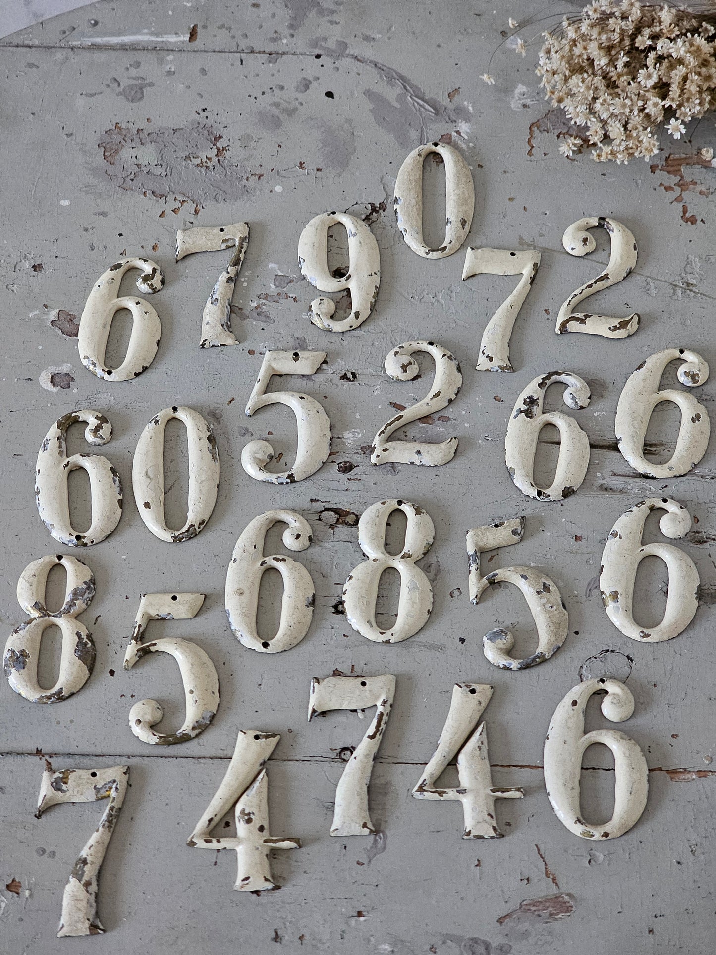 Valurautaiset kirkon numerot