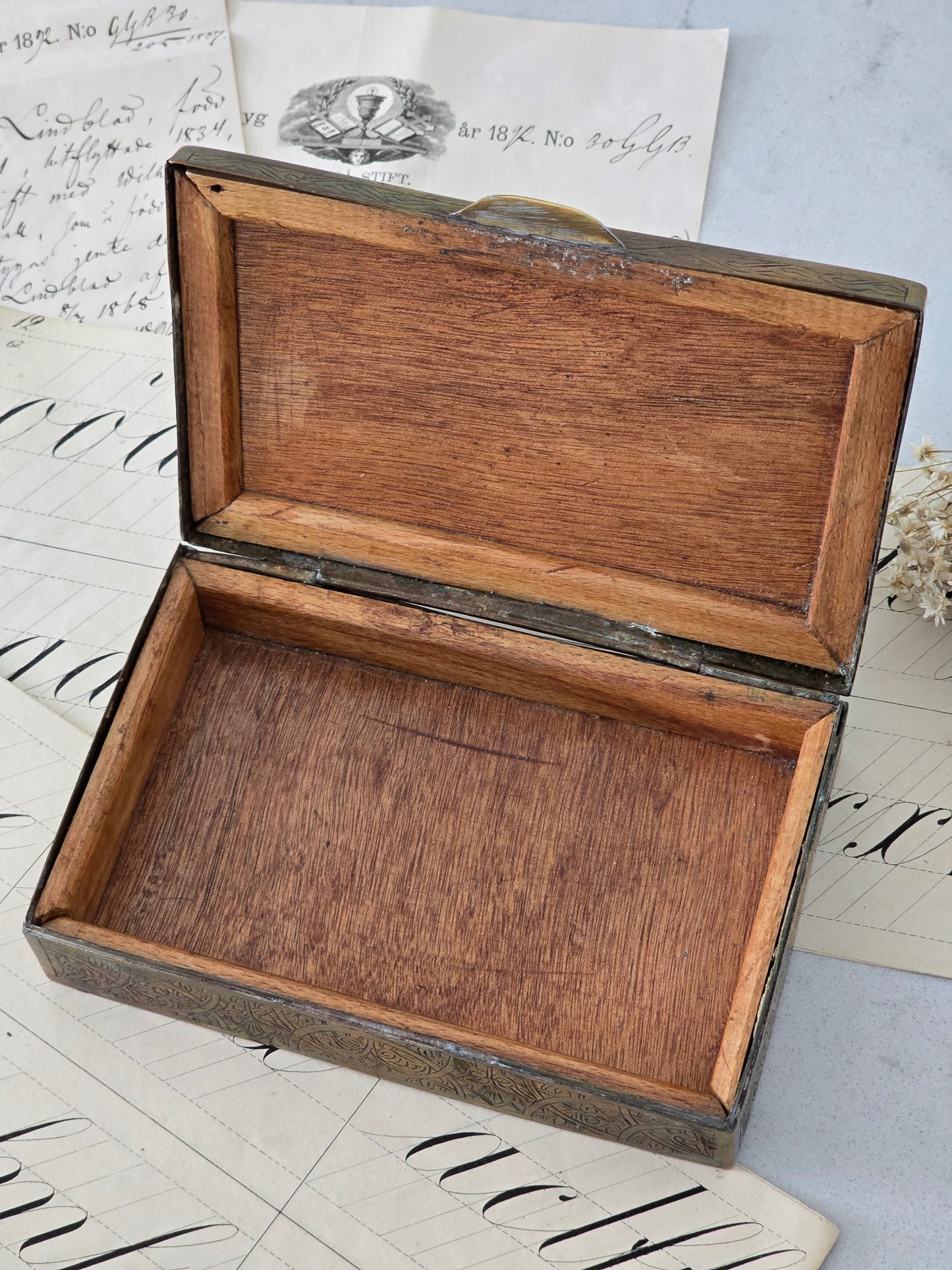 Vanha vintage sikarirasia