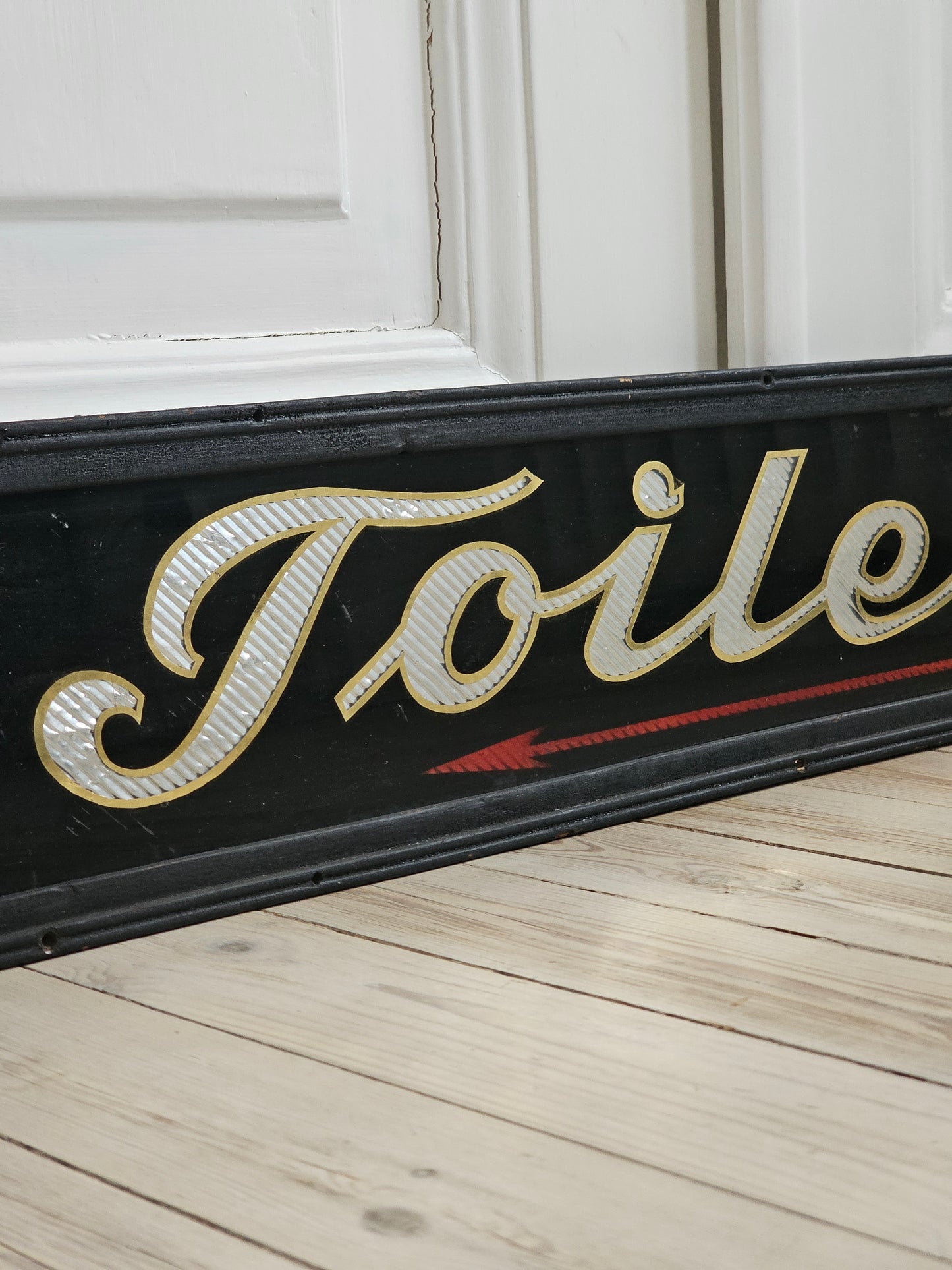 Vanha ranskalainen kyltti, toilettes